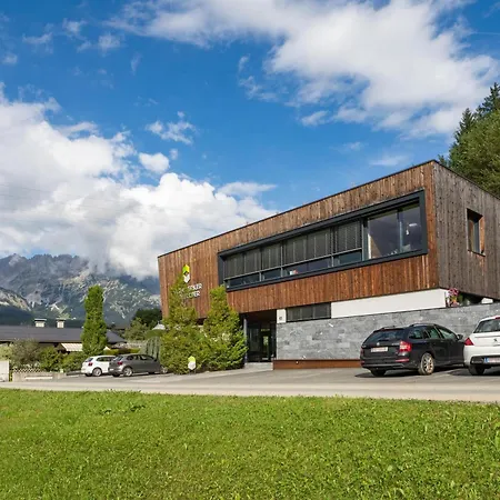 Alpensuiten شقة *